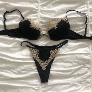 Lacey Lingerie Set by Parah